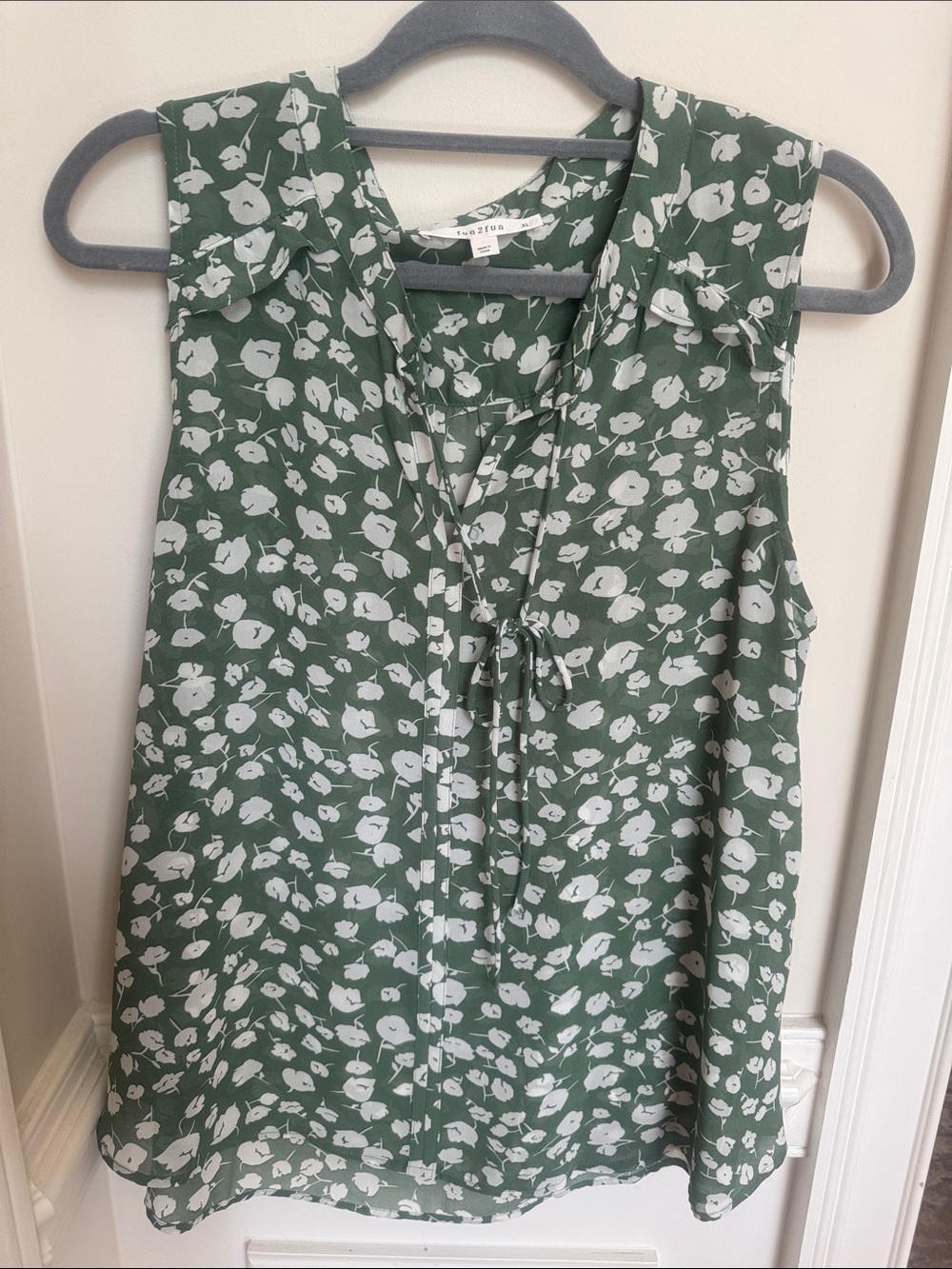 fun 2 fun Green Floral Tie-Neck Sleeveless Camisole